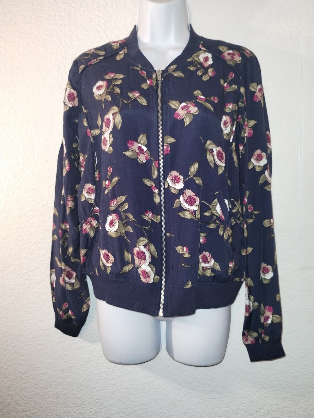 Skies are Blue Bomber Navy Pink Green Flowers sz XS